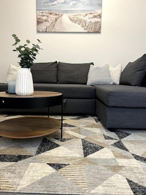 Apartment, Sleeps 4 * Swansea
