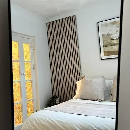 Central Swansea Apartment, Sleeps 4 Buitenkant foto