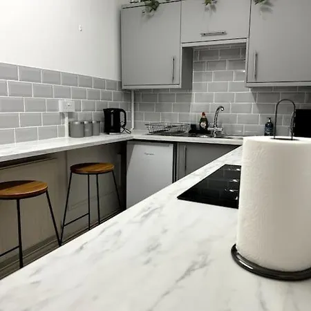 Central Swansea Apartment, Sleeps 4 Buitenkant foto